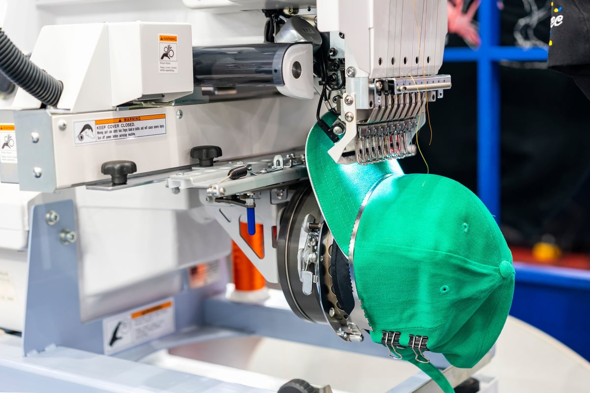 Máquina de bordado industrial de alta precisión